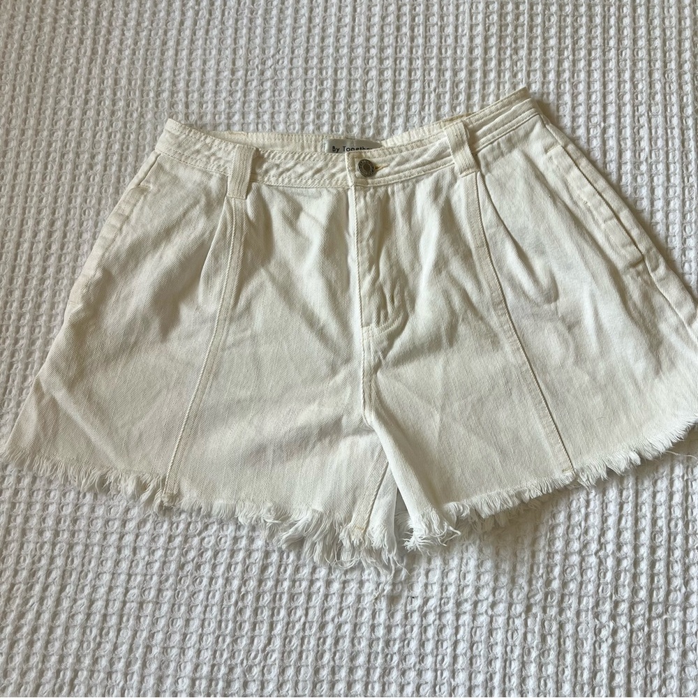 women’s frayed white denim shorts